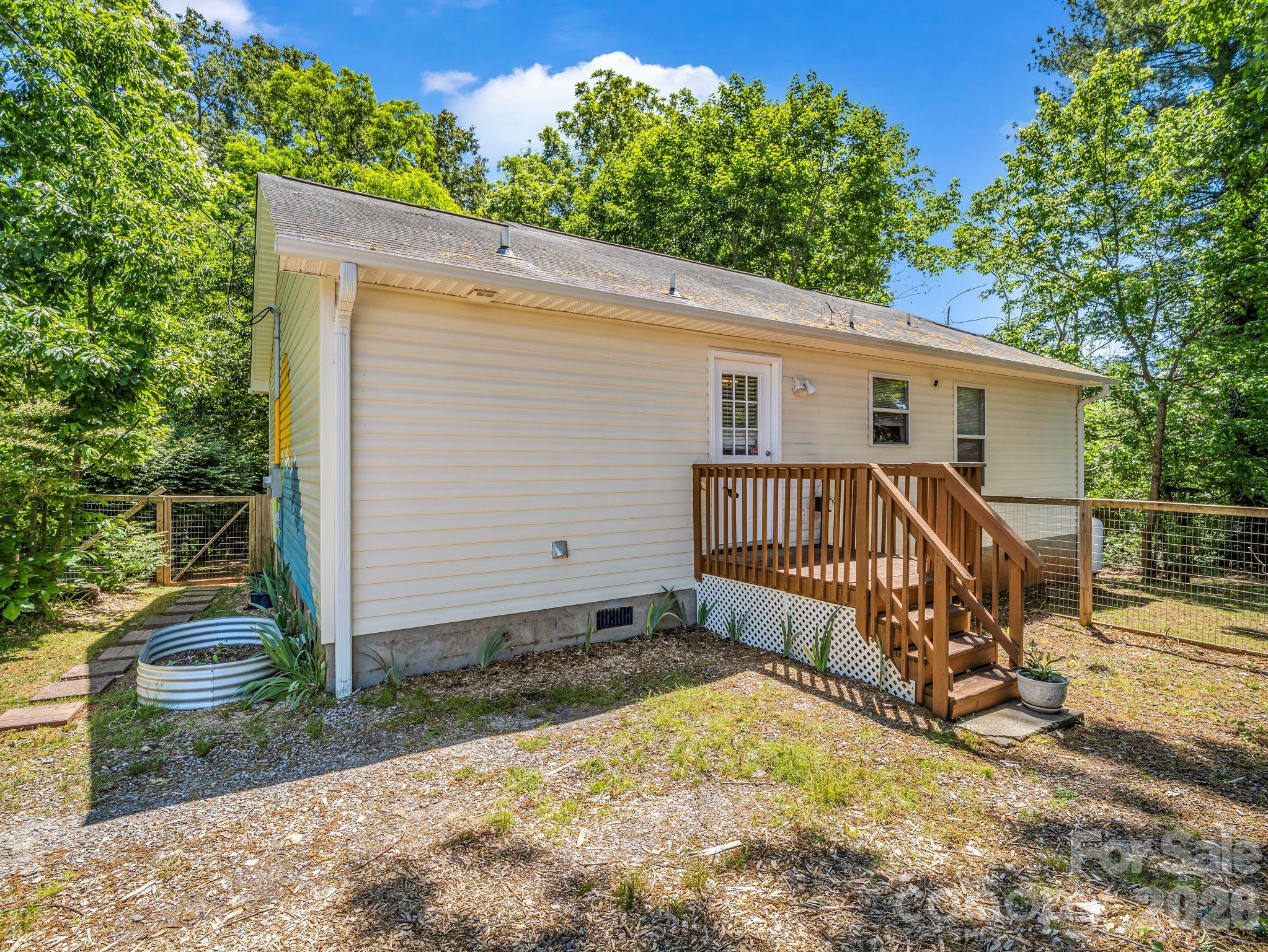 23 Peace Street Asheville NC 28806