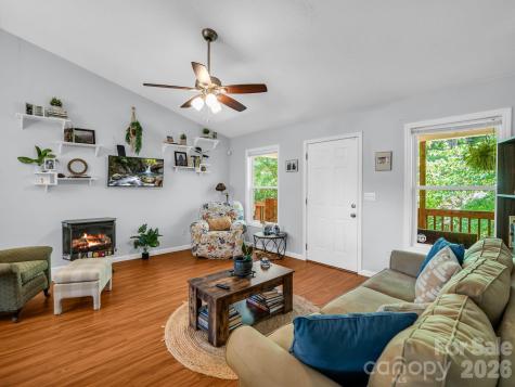 23 Peace Street Asheville NC 28806