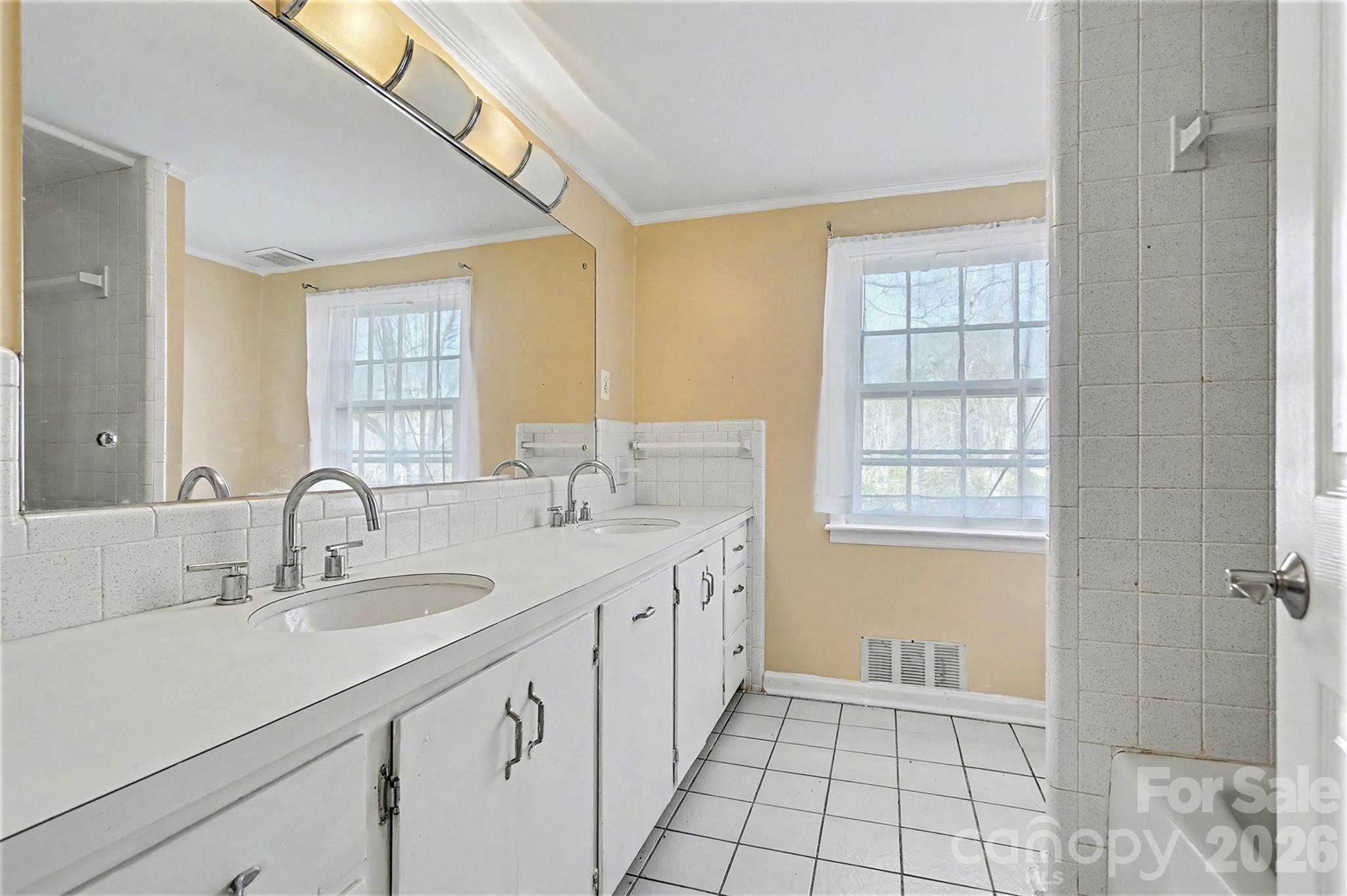 1215 Robinhood Circle Charlotte NC 28227