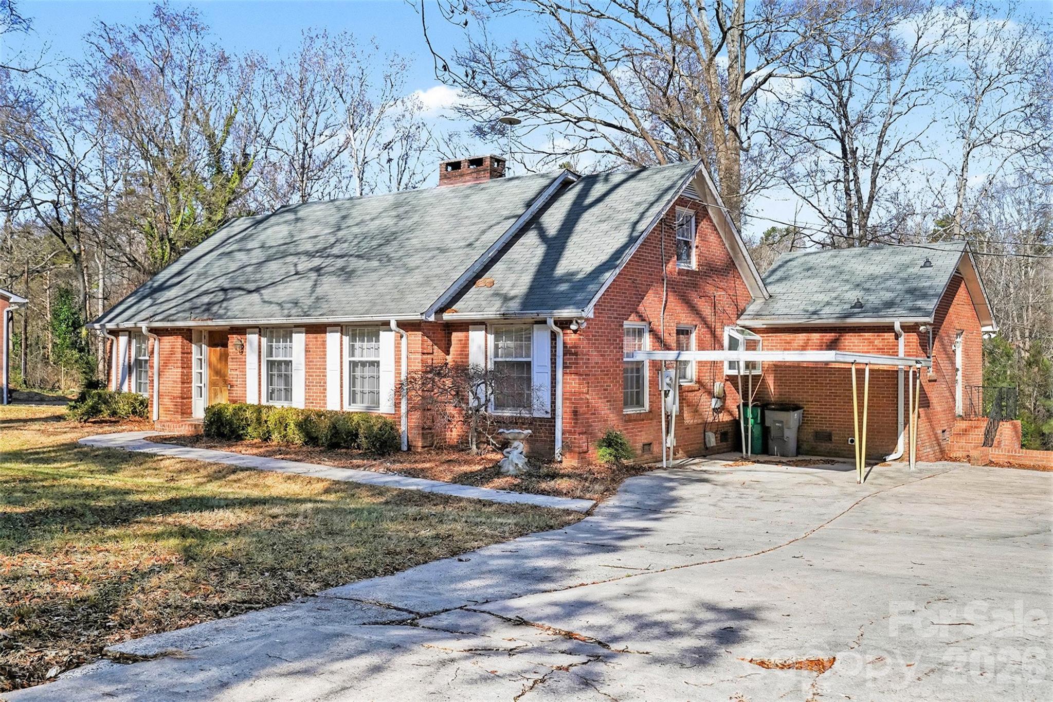 1215 Robinhood Circle Charlotte NC 28227
