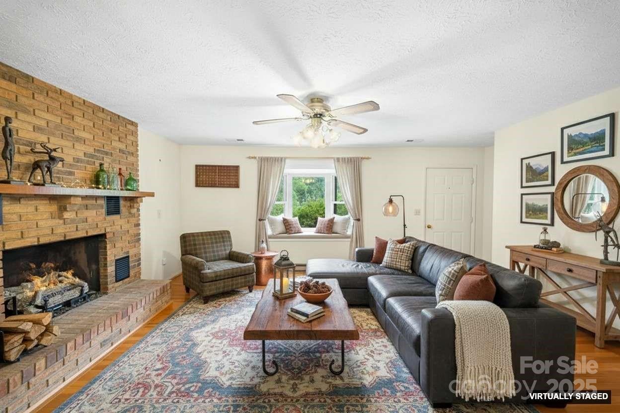 25 Mezzo Cove Asheville NC 28804