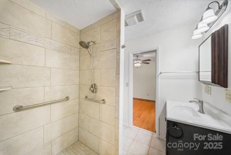 25 Mezzo Cove Asheville NC 28804