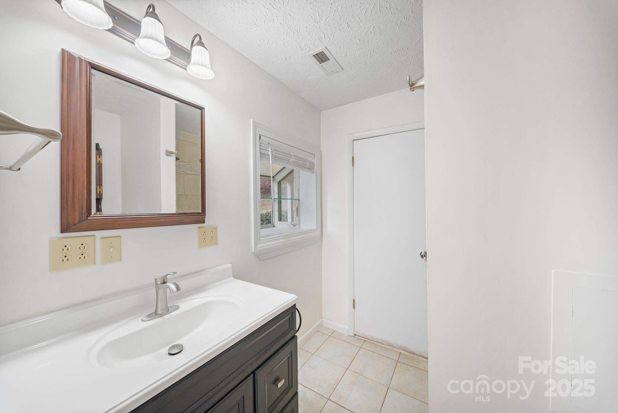 25 Mezzo Cove Asheville NC 28804