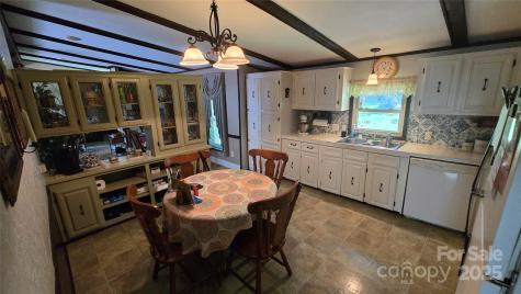 5832 Thompson Road Charlotte NC 28216