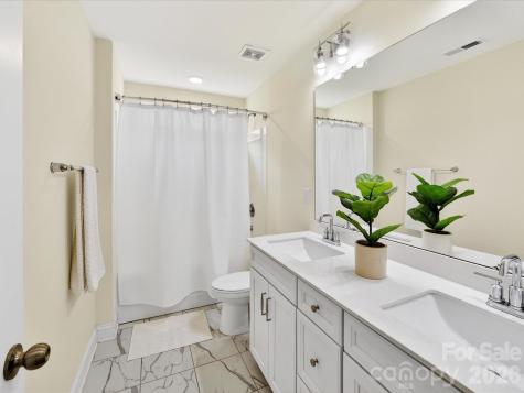 3869 Center Place Drive Harrisburg NC 28075