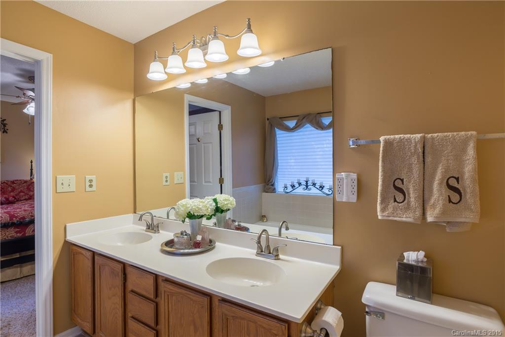 9906 Elsenham Lane Charlotte NC 28269