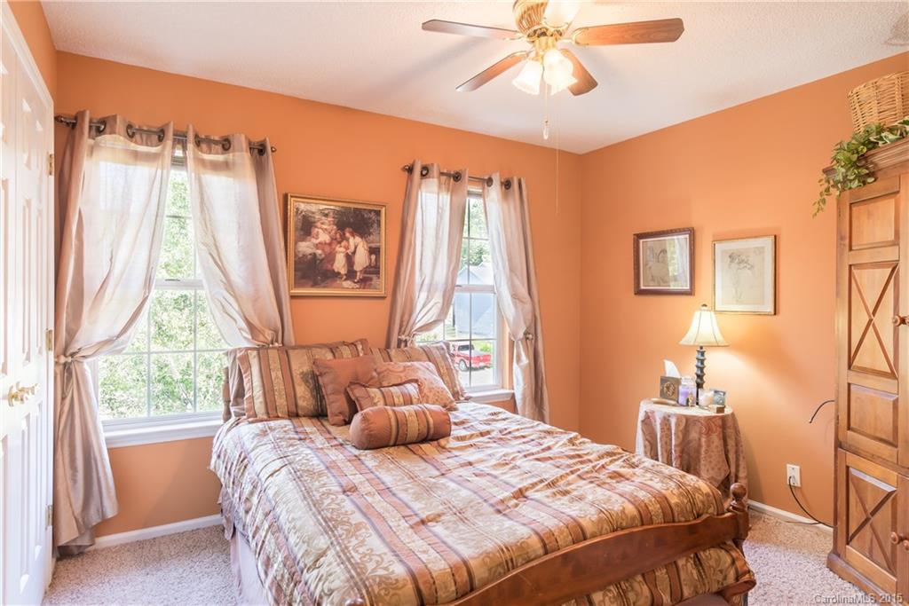 9906 Elsenham Lane Charlotte NC 28269