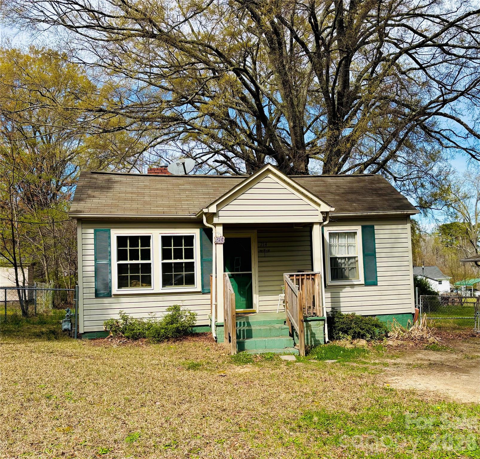 214 W Maine Avenue Bessemer City NC 28016