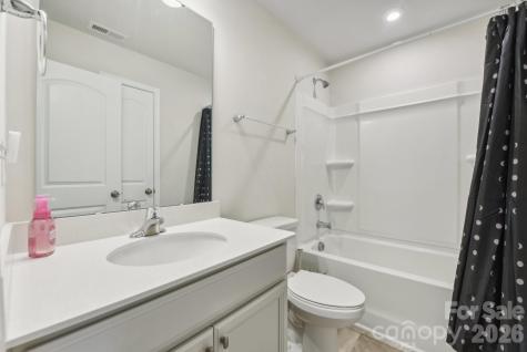 1134 Keydet Drive Charlotte NC 28216