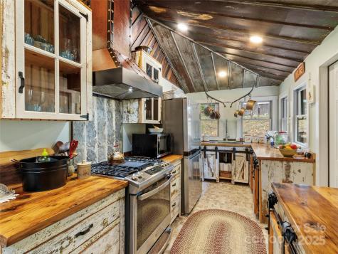 407 Terrell Drive Bakersville NC 28705