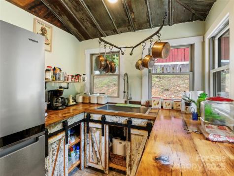 407 Terrell Drive Bakersville NC 28705