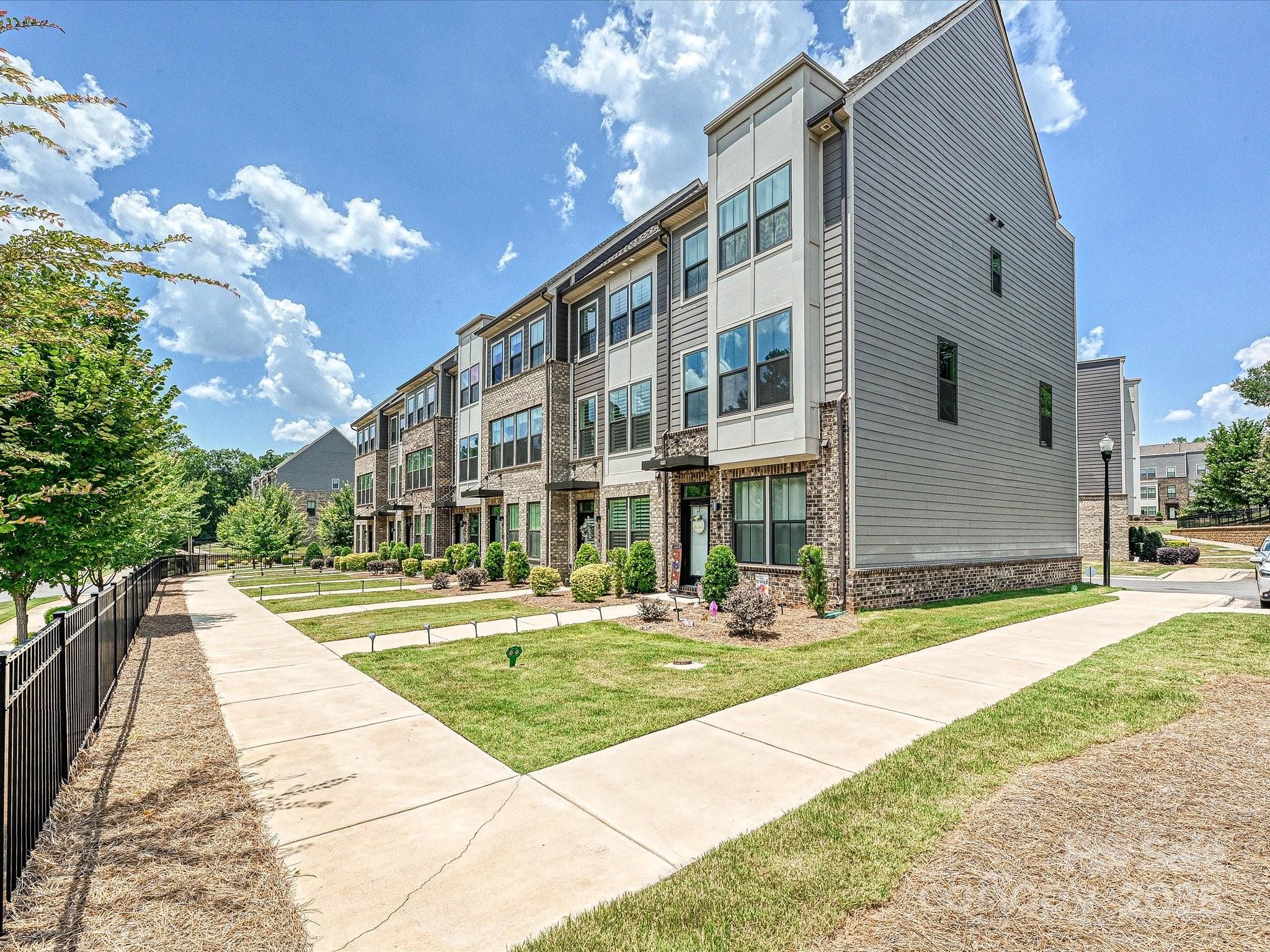 824 Broad River Lane Charlotte NC 28211