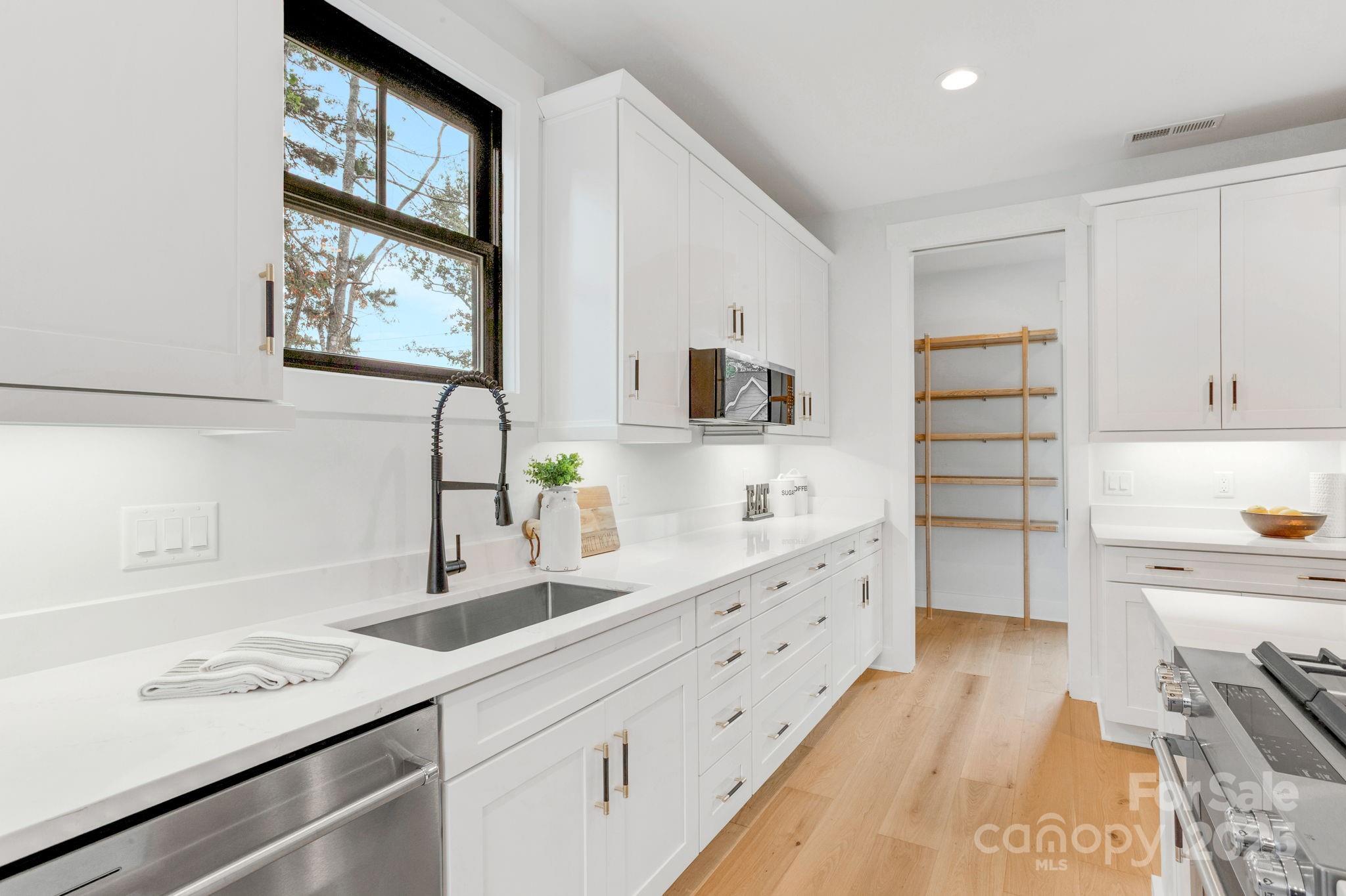 25 Reta Road Fairview NC 28730