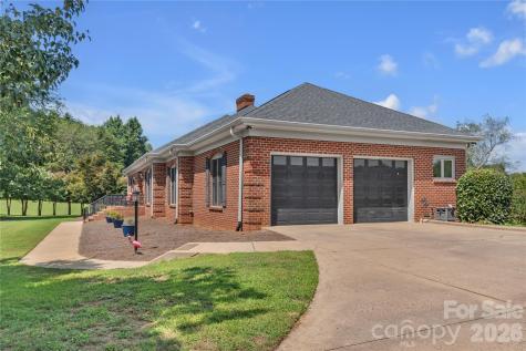 2207 Peninsula Avenue Shelby NC 28150