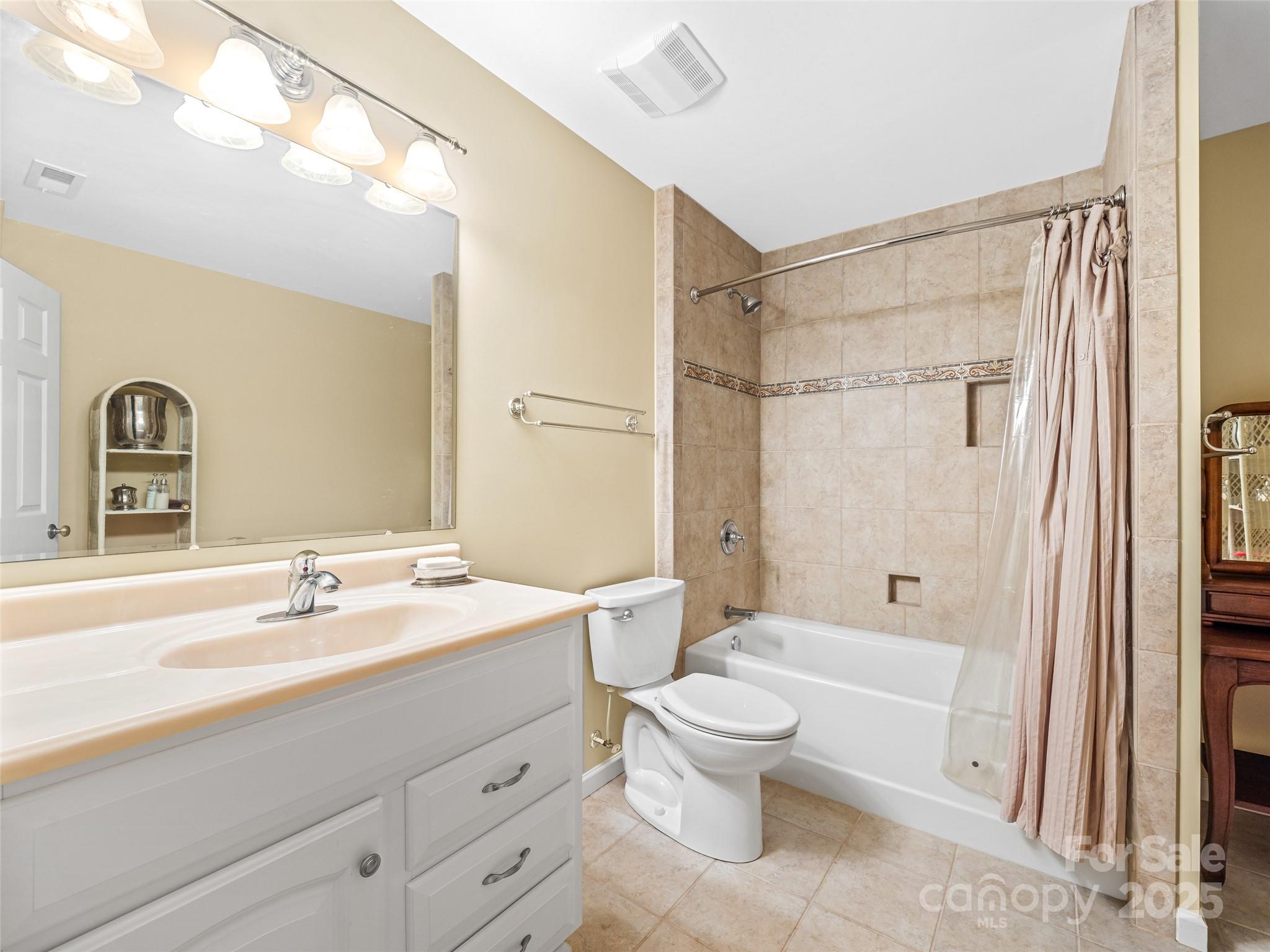 1341 Double Knob Drive Arden NC 28704