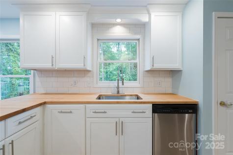 106 Goldfinch Lane Asheville NC 28803