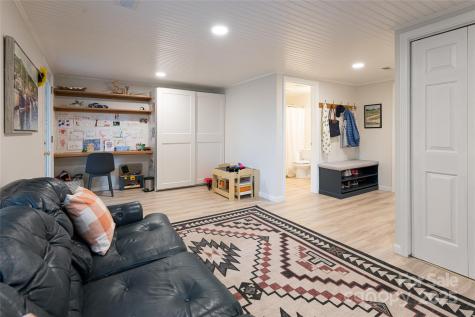 106 Goldfinch Lane Asheville NC 28803