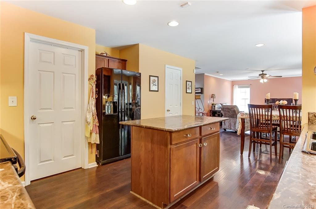 8518 Appledale Drive Charlotte NC 28262