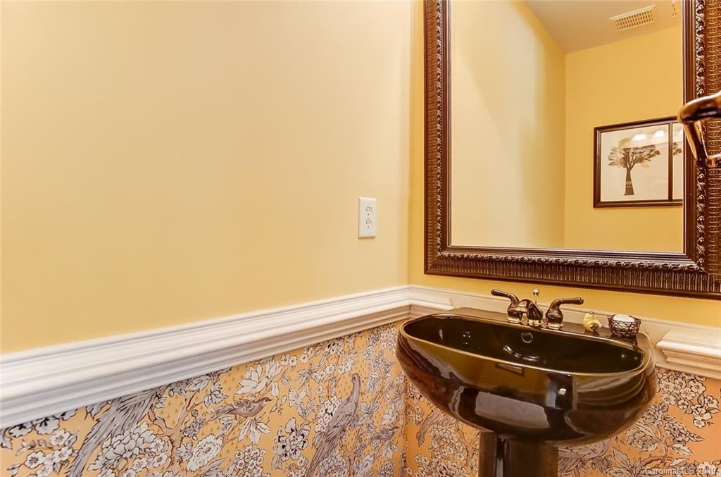 8518 Appledale Drive Charlotte NC 28262