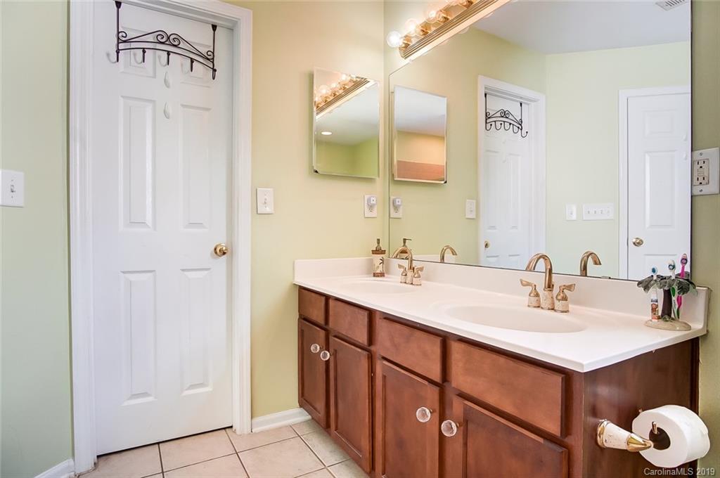 8518 Appledale Drive Charlotte NC 28262