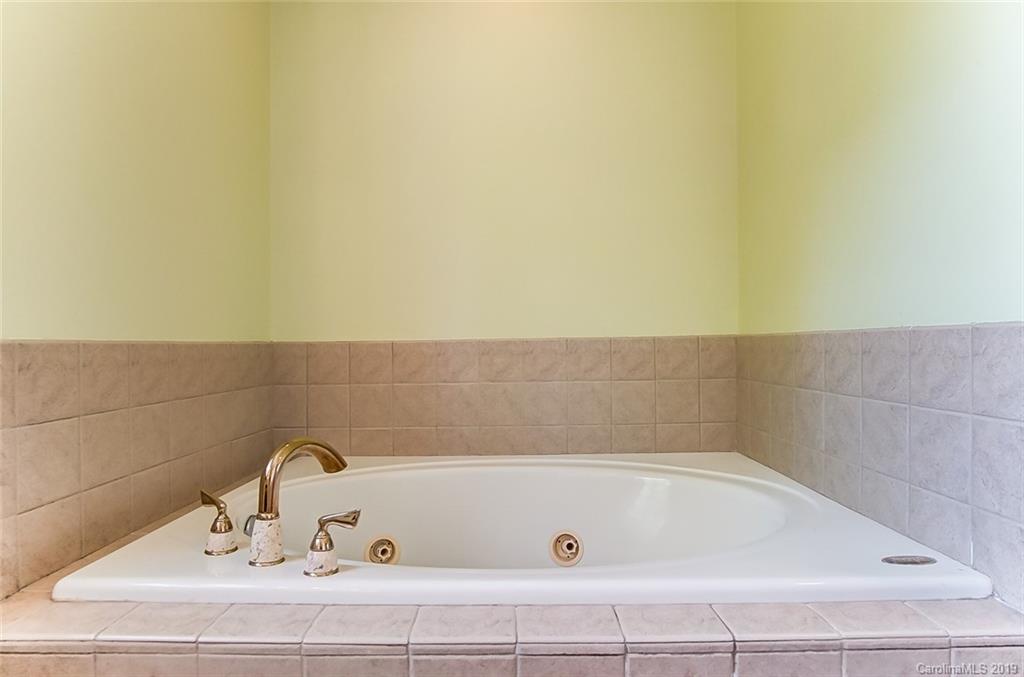 8518 Appledale Drive Charlotte NC 28262
