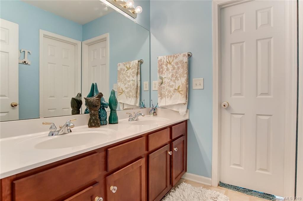 8518 Appledale Drive Charlotte NC 28262