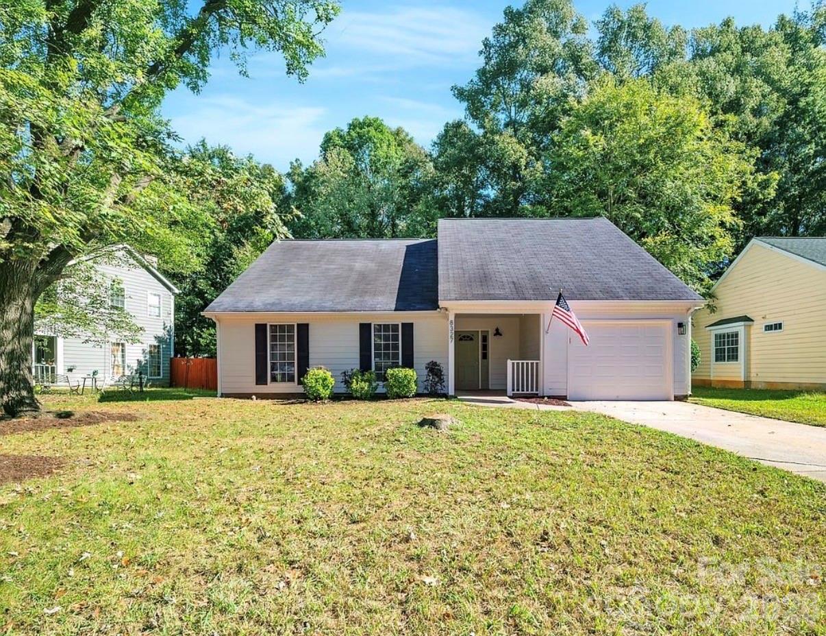 8327 Houndstooth Drive Charlotte NC 28227