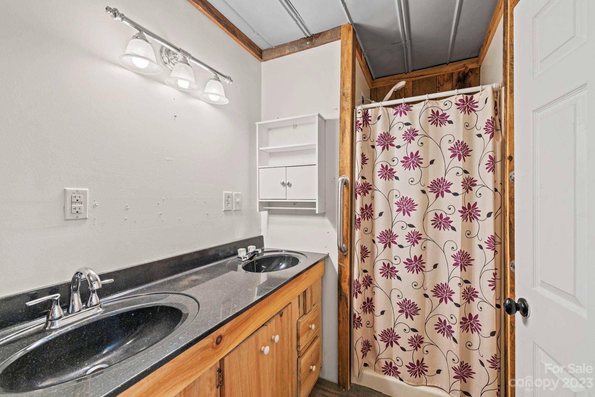 201 Duckett Cove Road Waynesville NC 28786