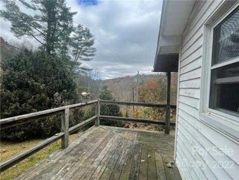 607 Fred Sparks Road Bakersville NC 28705