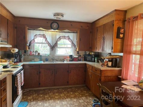607 Fred Sparks Road Bakersville NC 28705