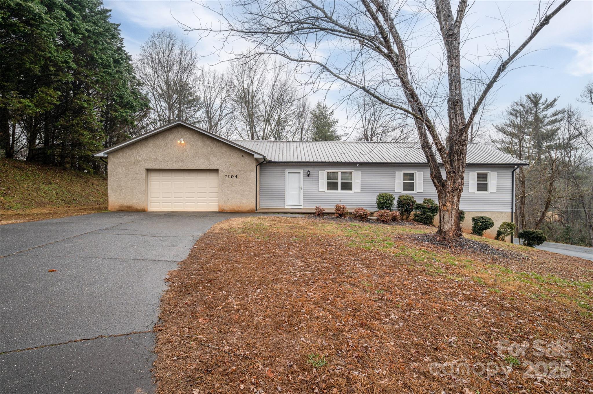7704 Woodland Hills Road Hickory NC 28602