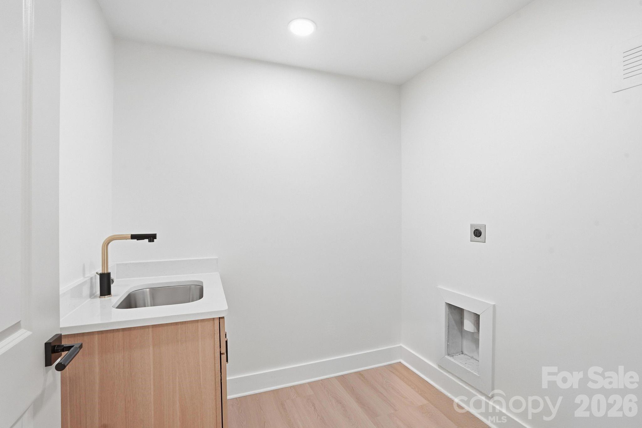 2011 E Barden Road Charlotte NC 28226