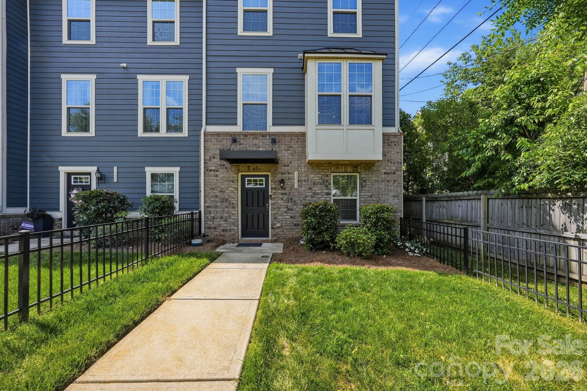 1221 Queen Lyon Court Charlotte NC 28205