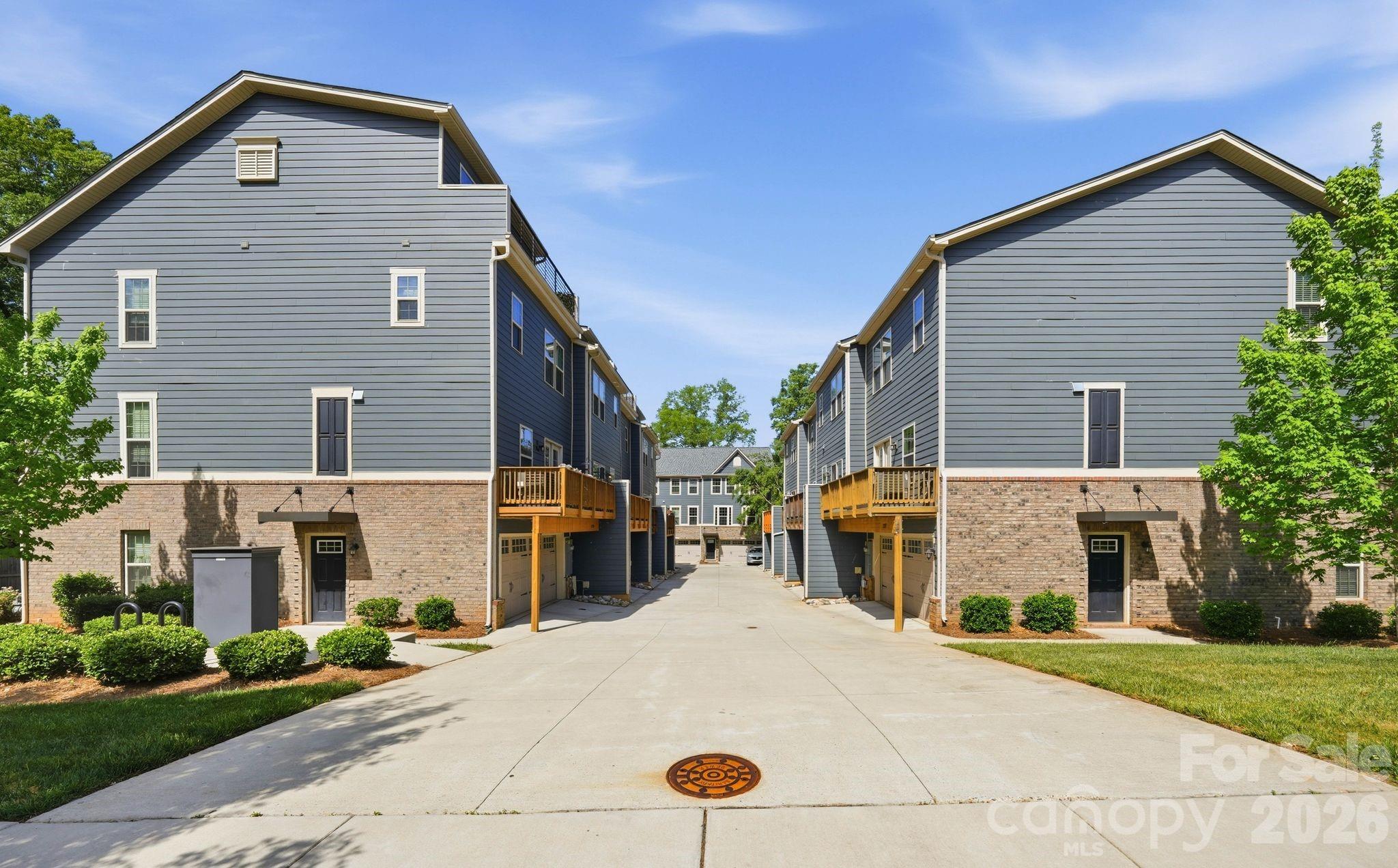1221 Queen Lyon Court Charlotte NC 28205