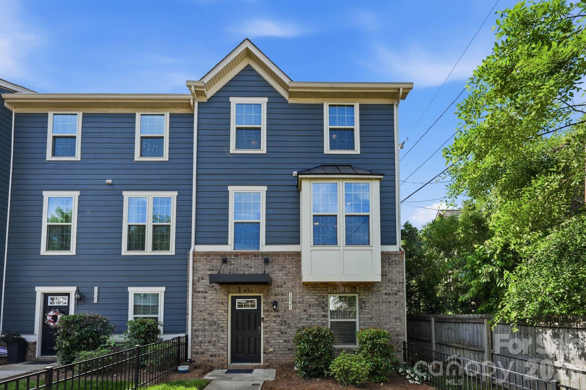 1221 Queen Lyon Court Charlotte NC 28205