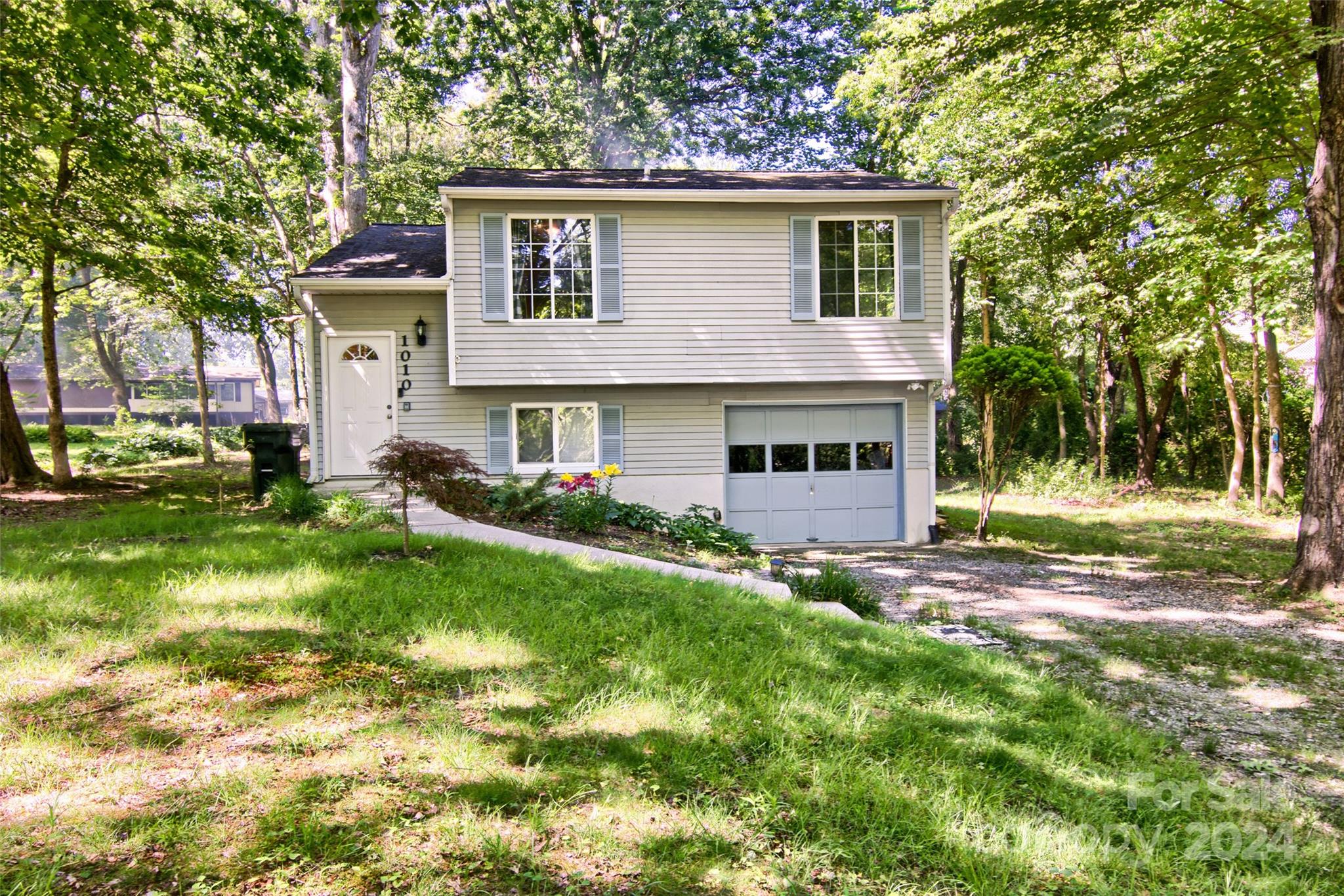 1010 W Gilbert Street Hendersonville NC 28792