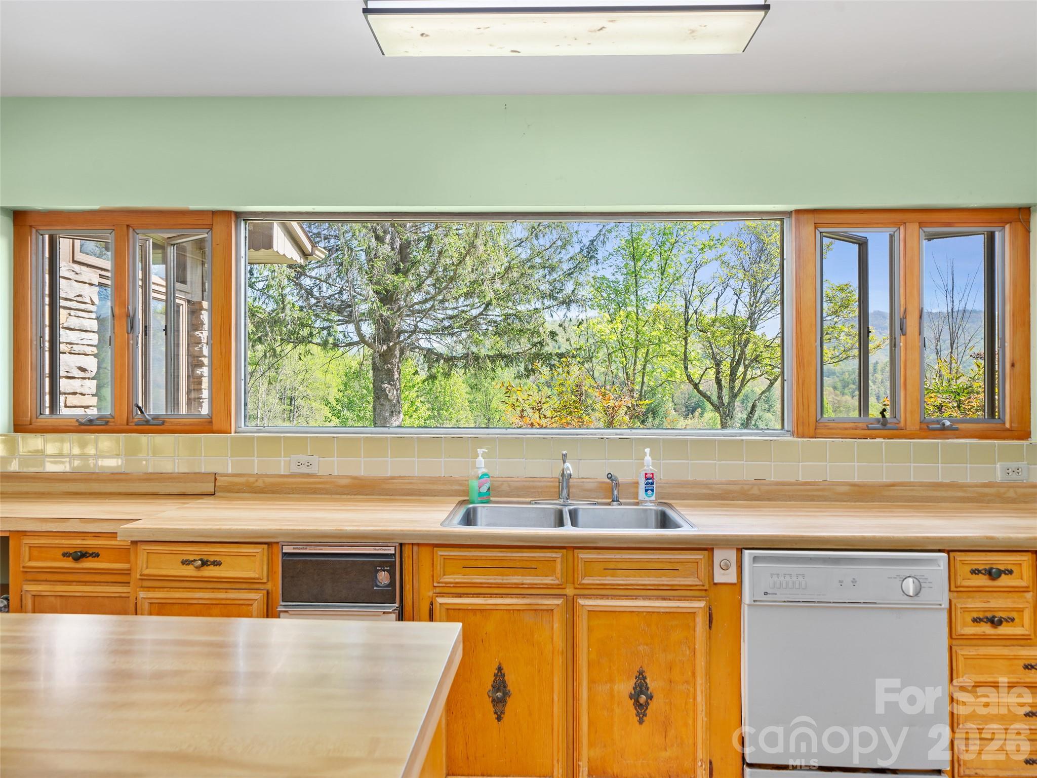 110 Crest View Road Burnsville NC 28714