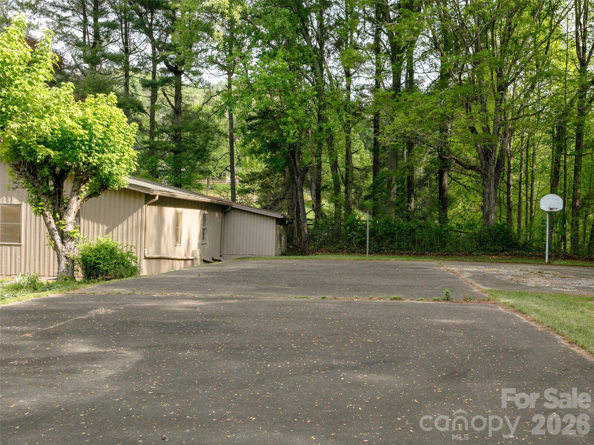110 Crest View Road Burnsville NC 28714