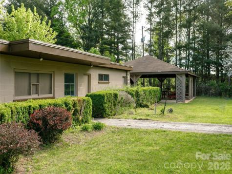 110 Crest View Road Burnsville NC 28714