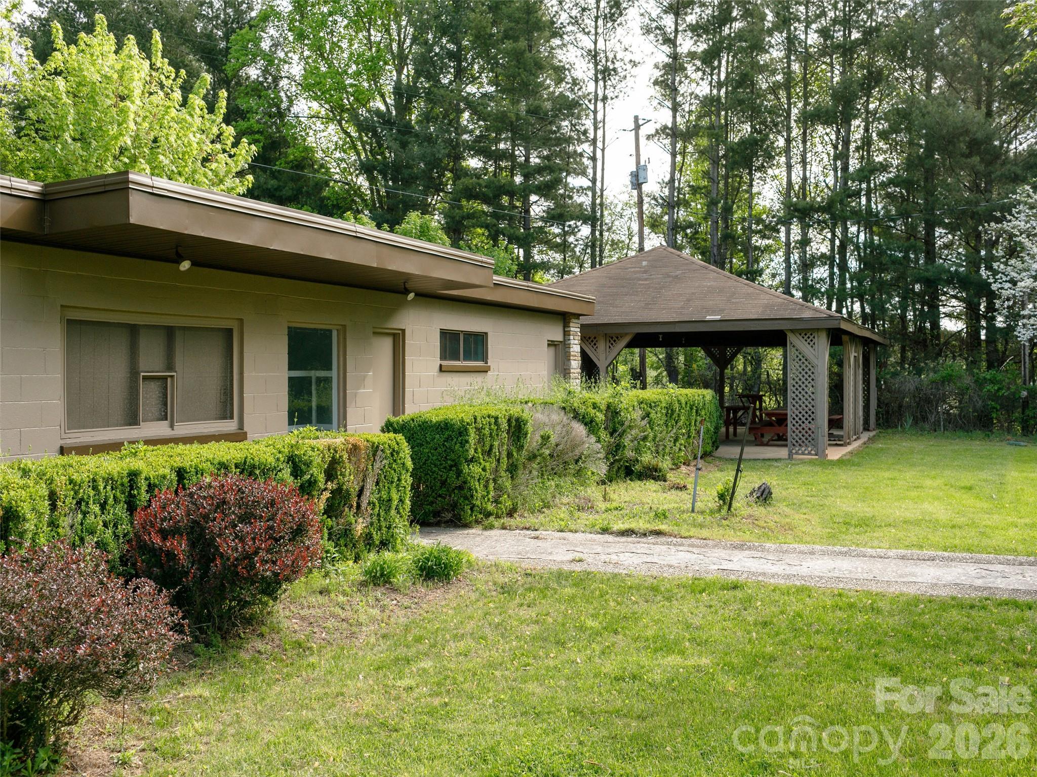 110 Crest View Road Burnsville NC 28714