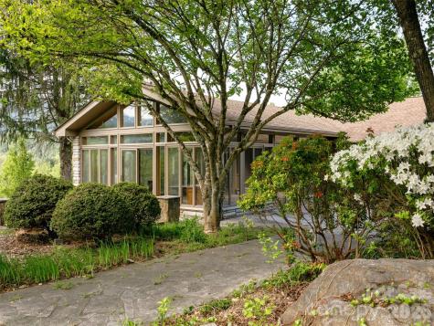 110 Crest View Road Burnsville NC 28714