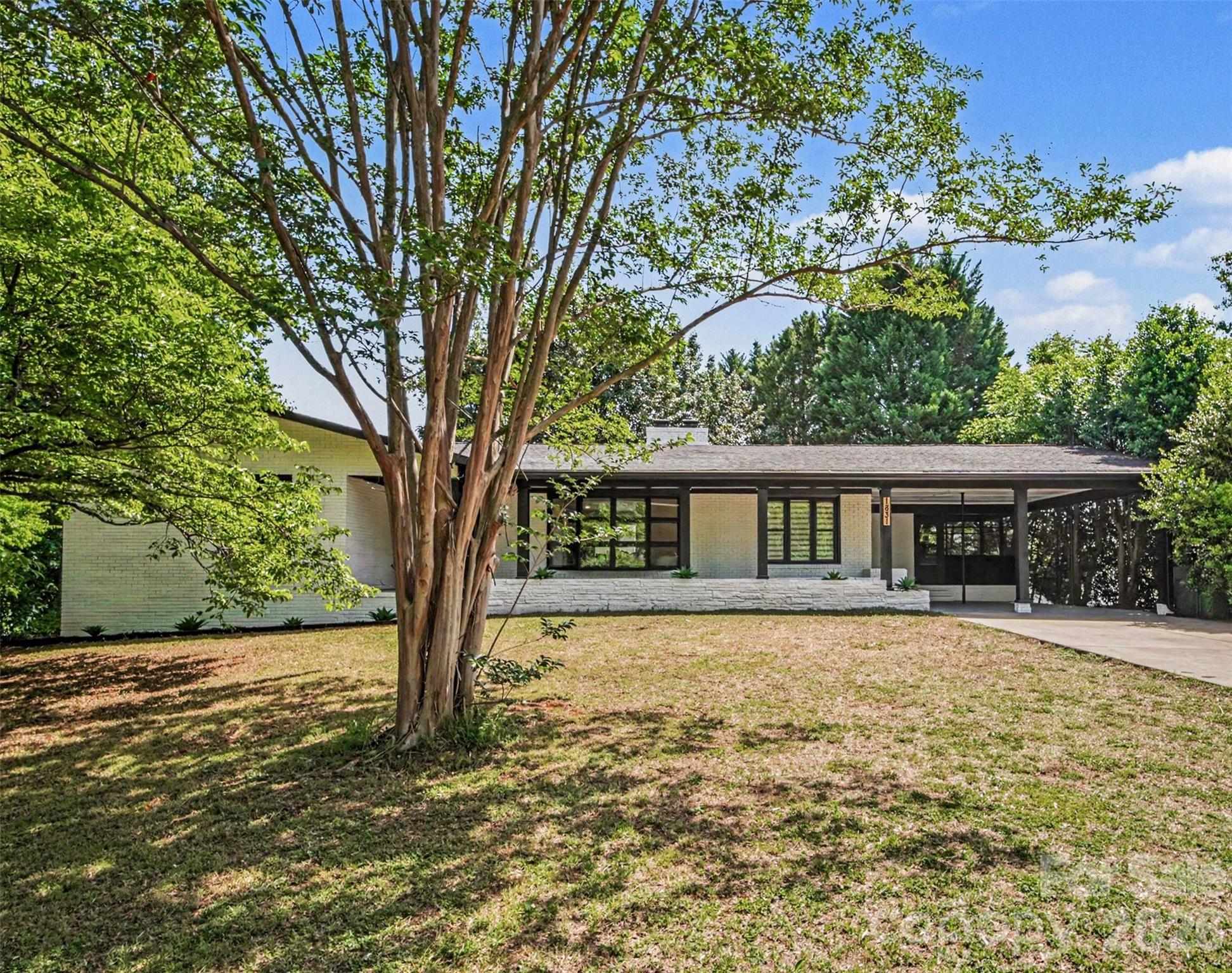 1831 Elizabeth Oaks Avenue Charlotte NC 28216