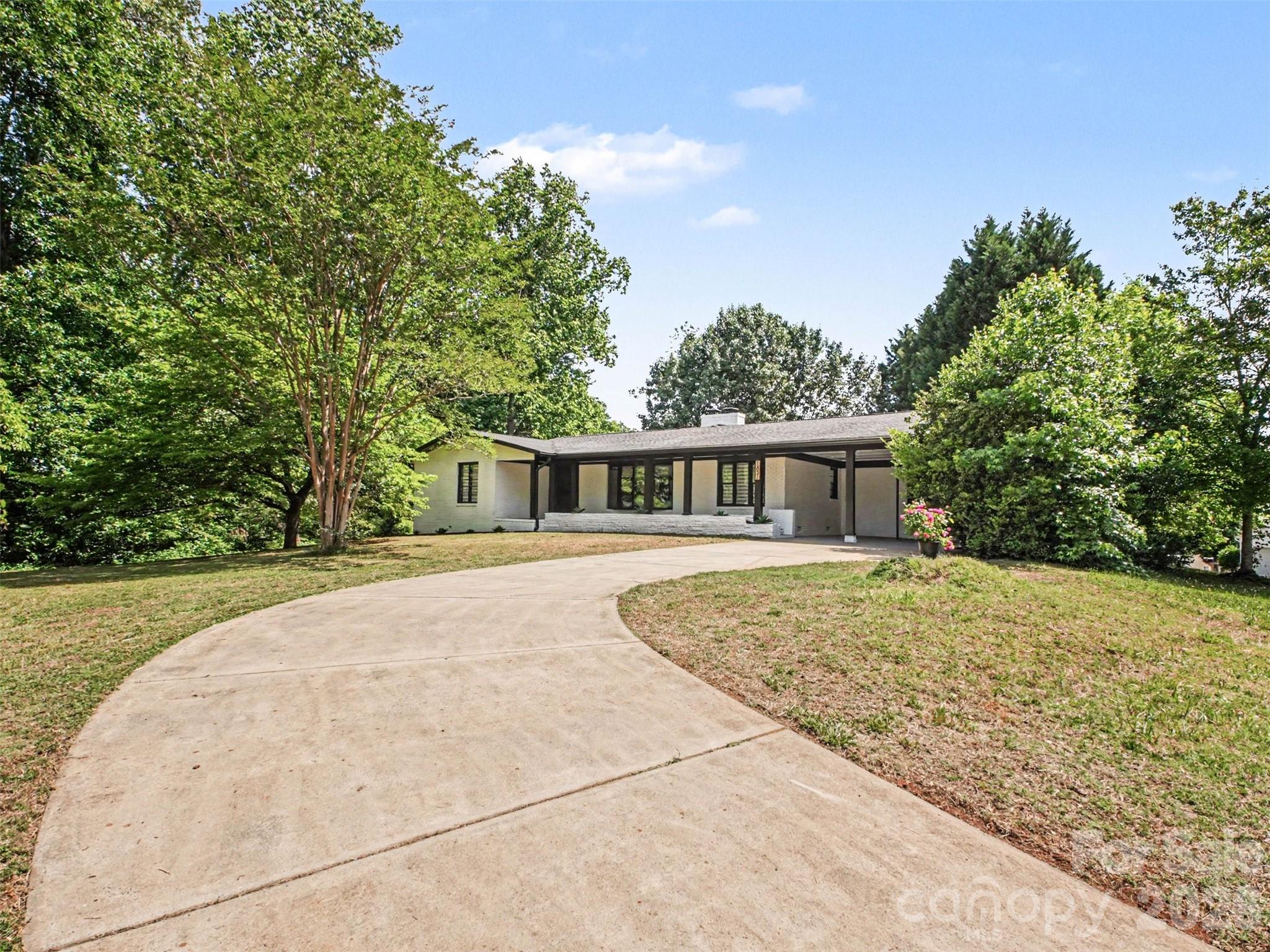 1831 Elizabeth Oaks Avenue Charlotte NC 28216