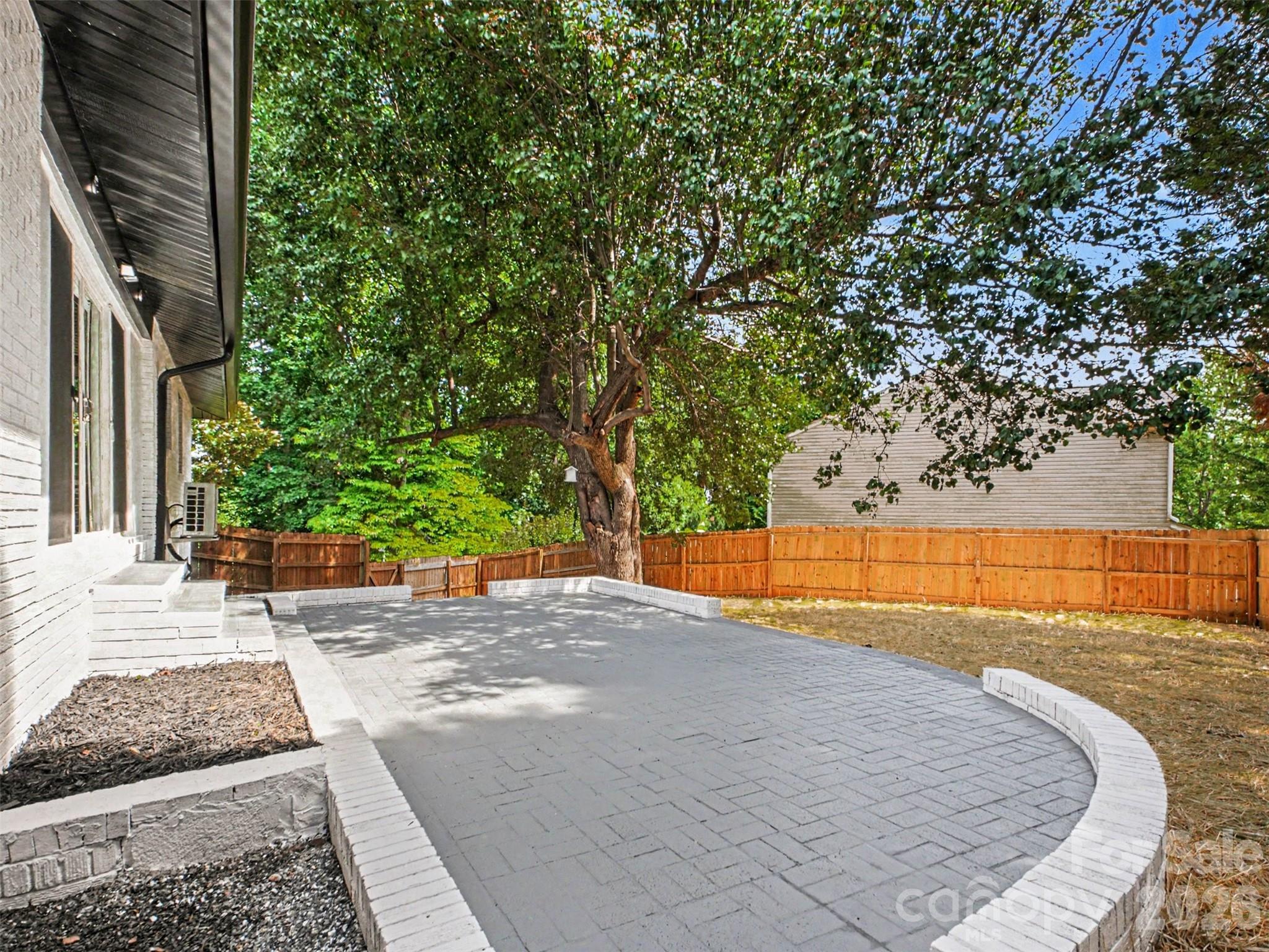 1831 Elizabeth Oaks Avenue Charlotte NC 28216