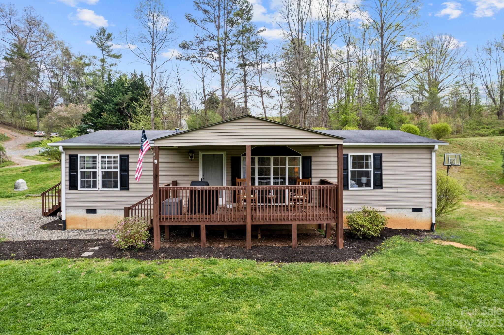 60 Anna Glenn Lane, Weaverville, North Carolina. MLSCAR4017687