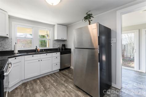 203 Pine Street Candler NC 28715