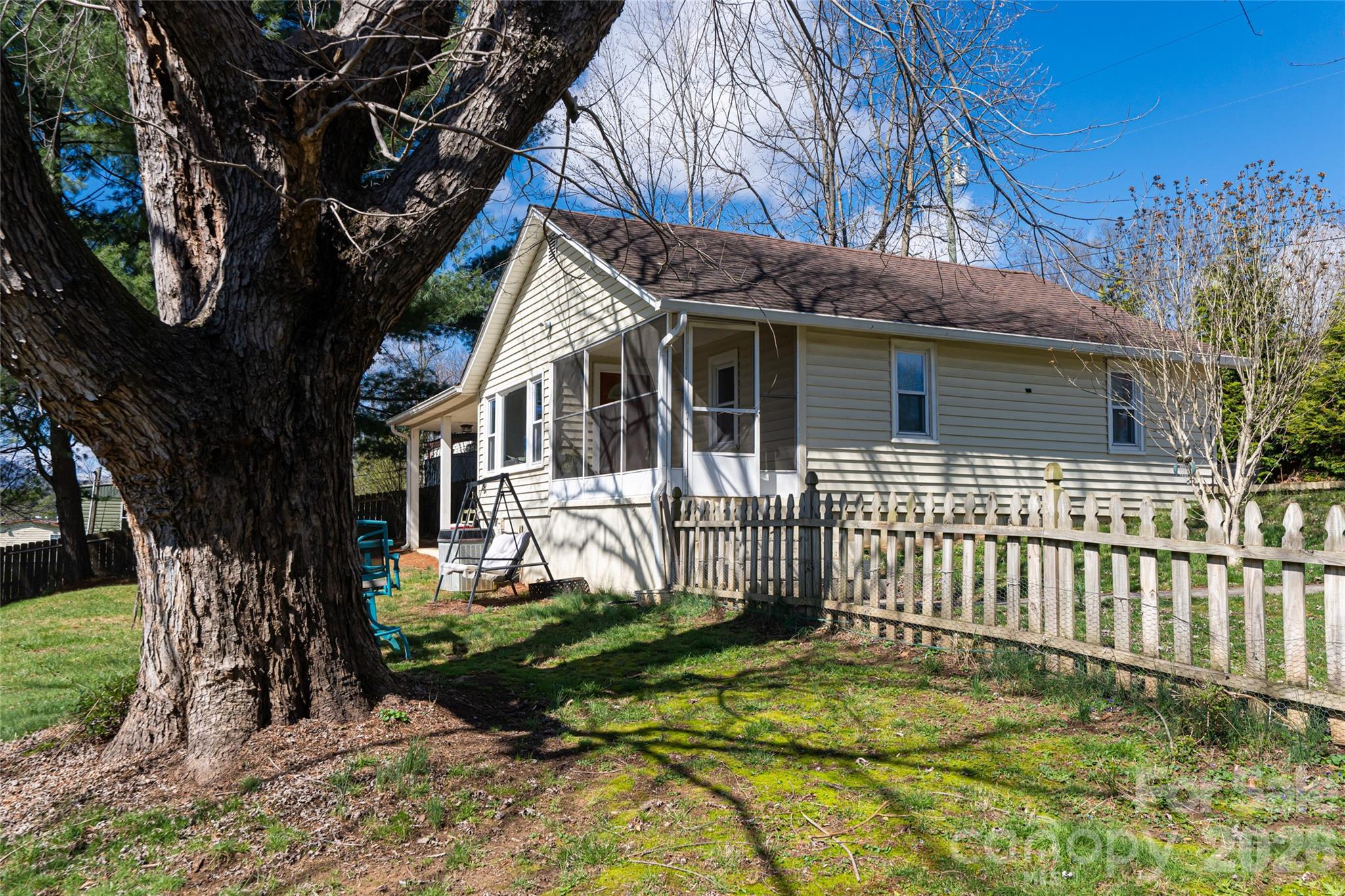 203 Pine Street Candler NC 28715
