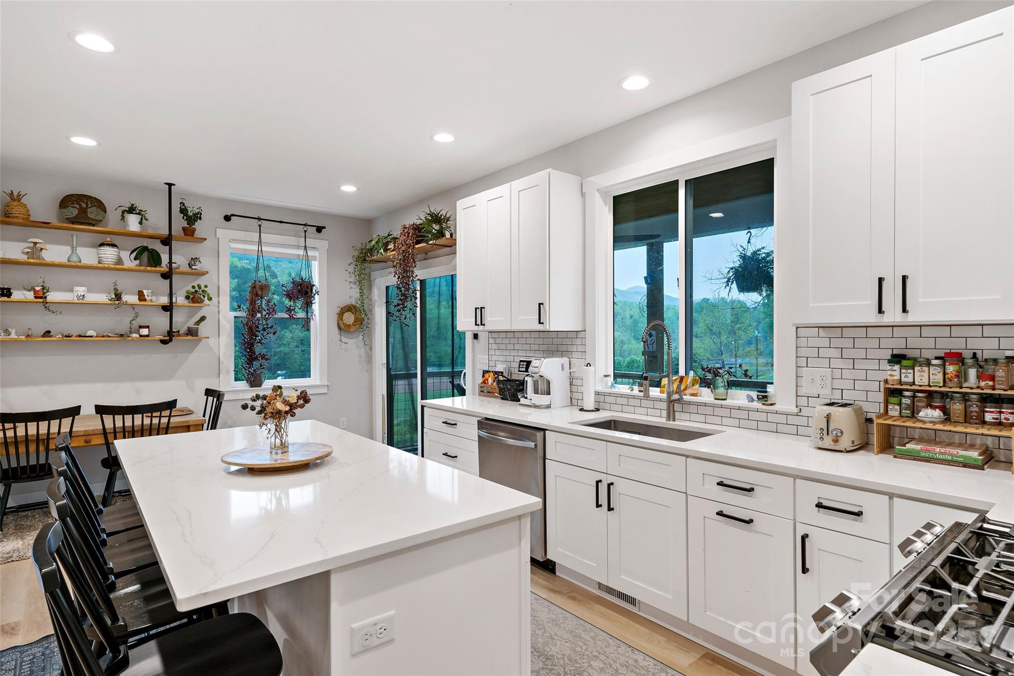 39 W Holly Ridge Drive Old Fort NC 28762