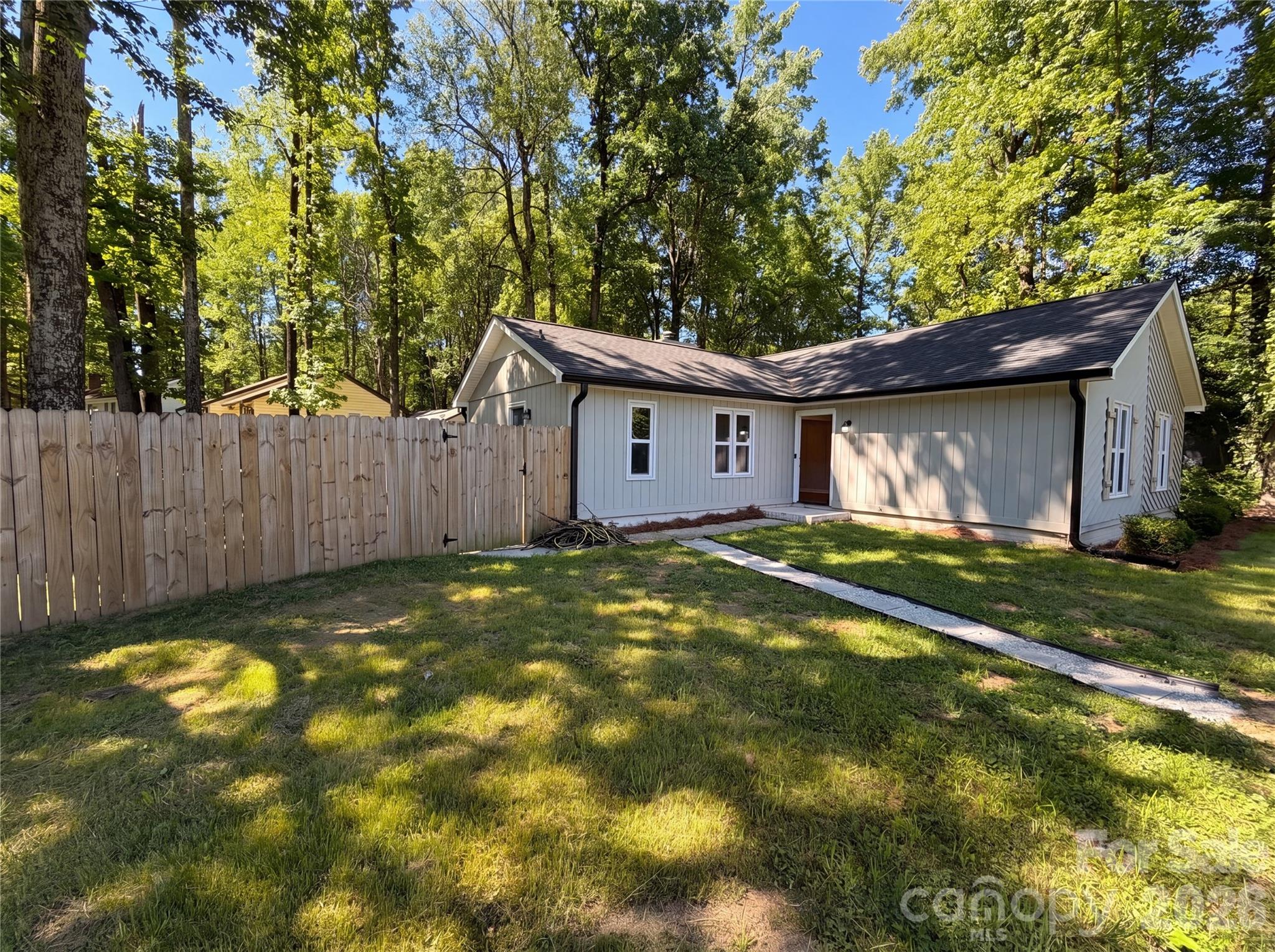 4554 Strangford Avenue Charlotte NC 28215