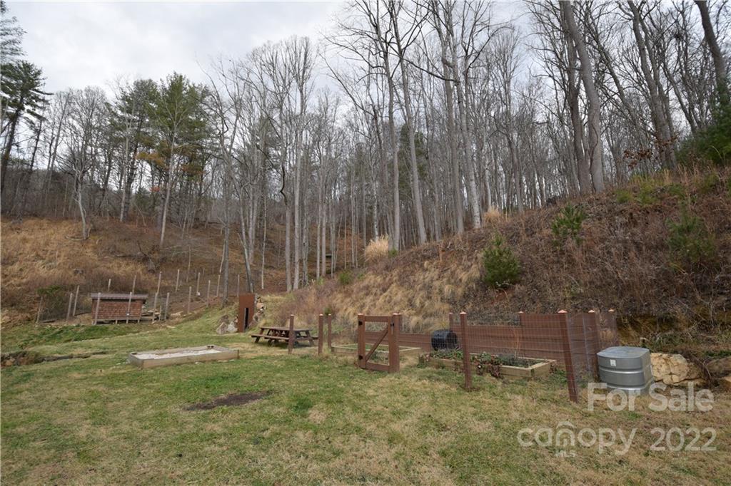 618 Sweet Hollow Road Burnsville NC 28714
